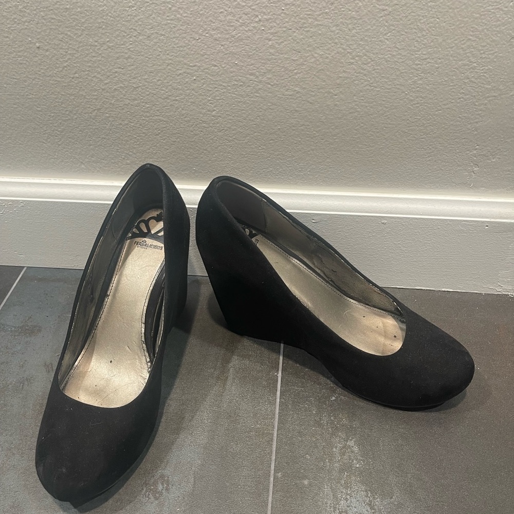 Chic Black Wedge Shoes